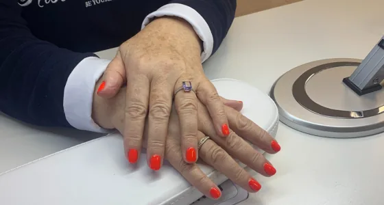 Manicura con esmaltado permanente